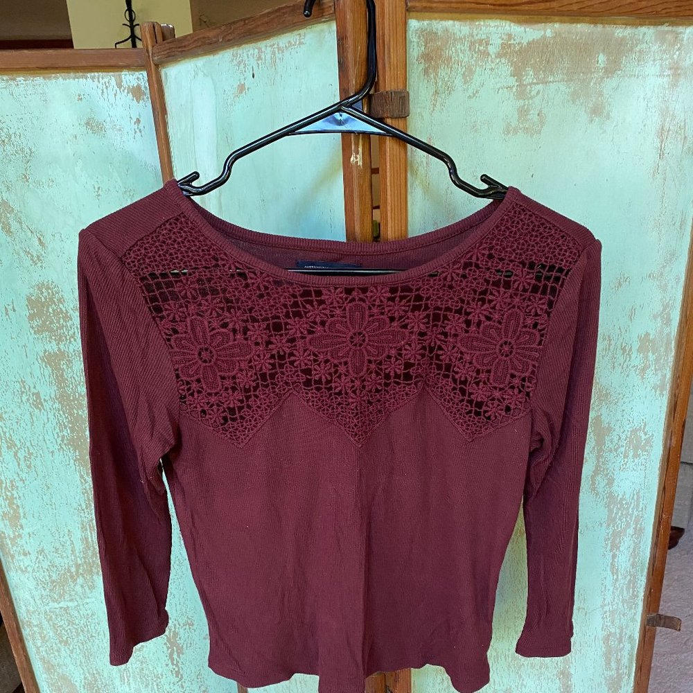 American Eagle 3/4 sleeve burgundy crop top size M